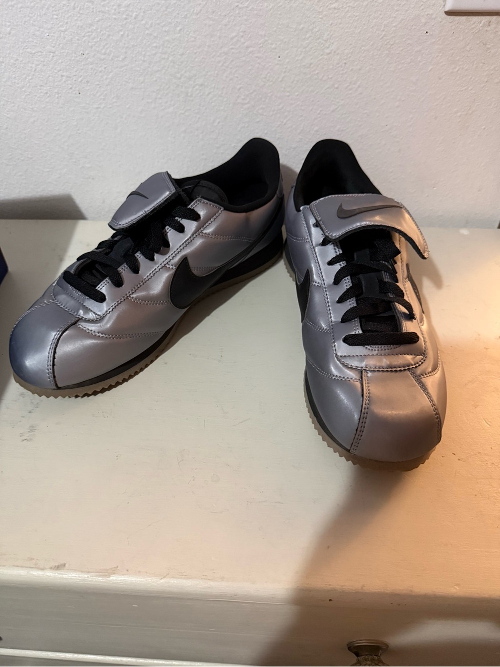 Nike Men’s Silver & Black Low-Profile Sneaker